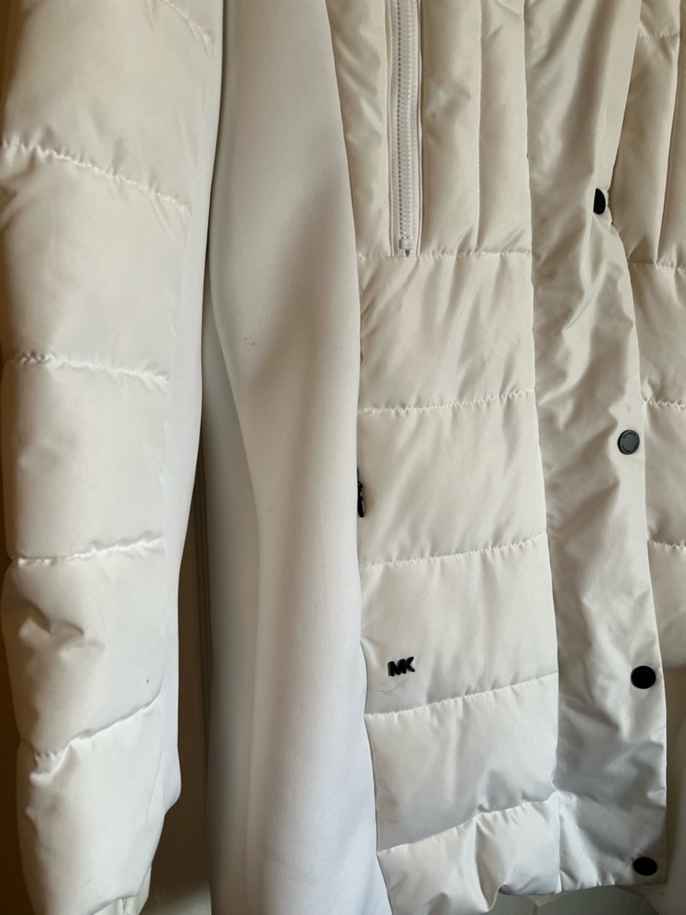 Michael Kors White Quilted Hooded Puffer Coat with Faux Fur Trim - Picture 2 of 8